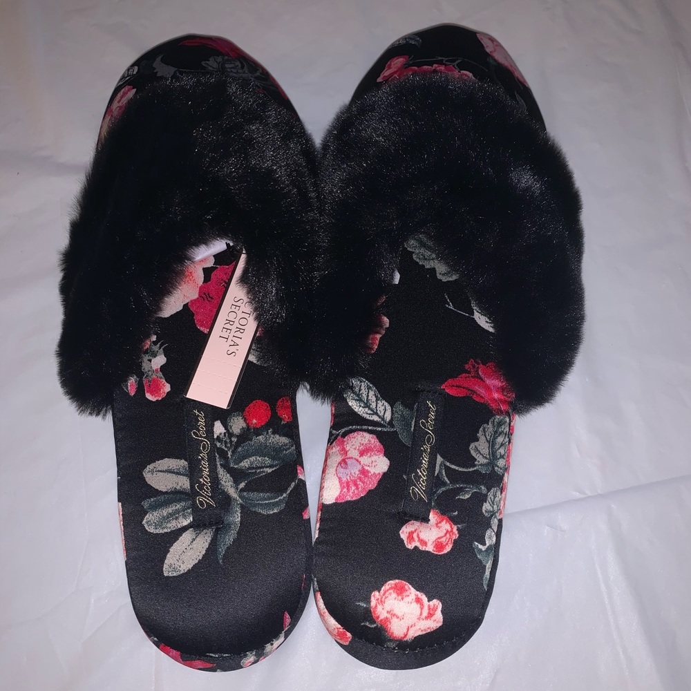 NWT Victoria’s Secret Satin Slippers - Picture 4 of 6